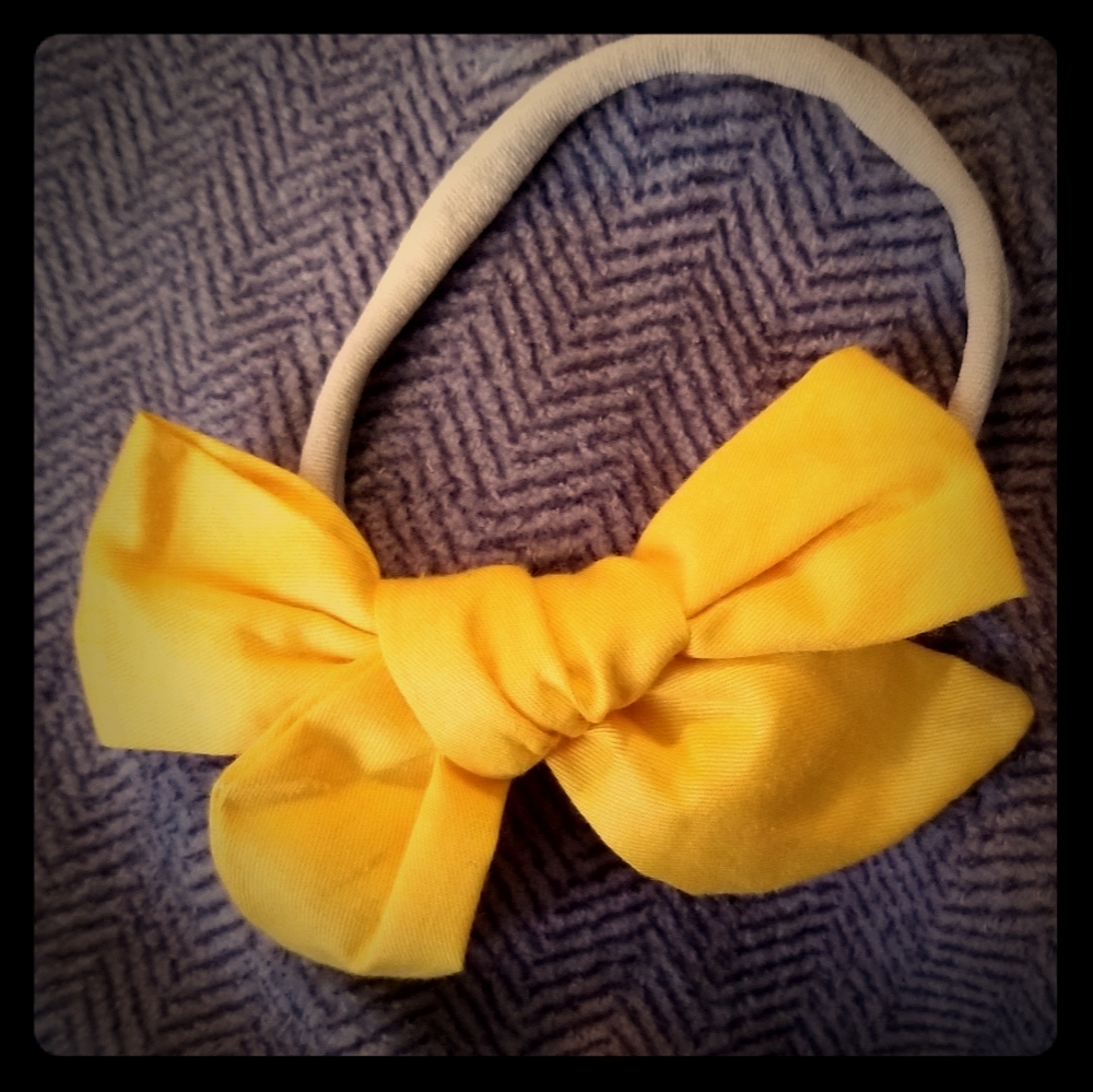 🆕️Golden yellow bow headband for babies/toddlers